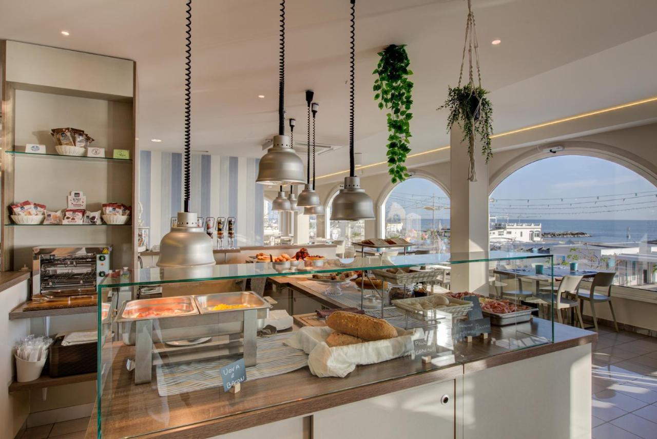 Hotel Alexandra - Beach Front - Healthy Xxl Breakfast & Brunch Until 12 30 - Parking Included ميسانو ادرياتيكو المظهر الخارجي الصورة