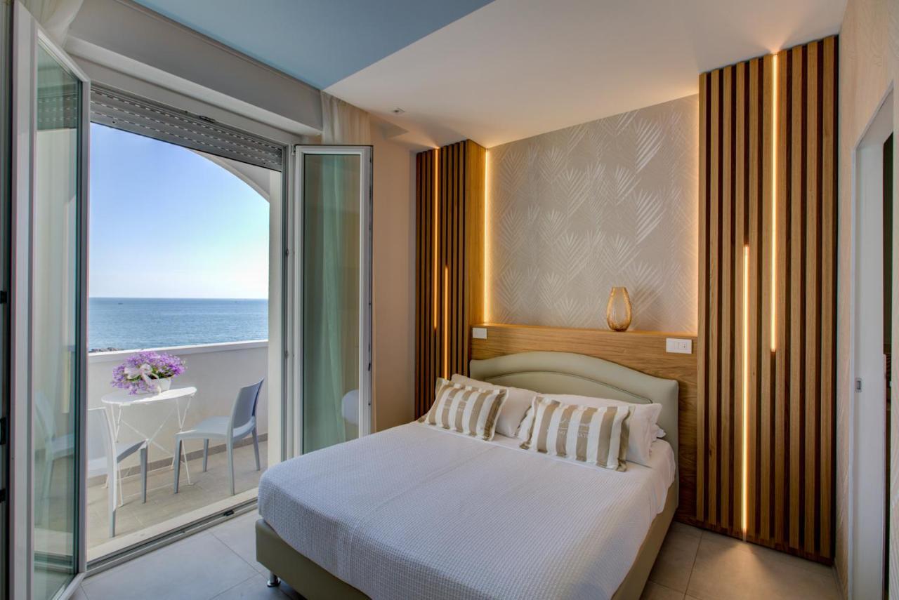 Hotel Alexandra - Beach Front - Healthy Xxl Breakfast & Brunch Until 12 30 - Parking Included ميسانو ادرياتيكو المظهر الخارجي الصورة