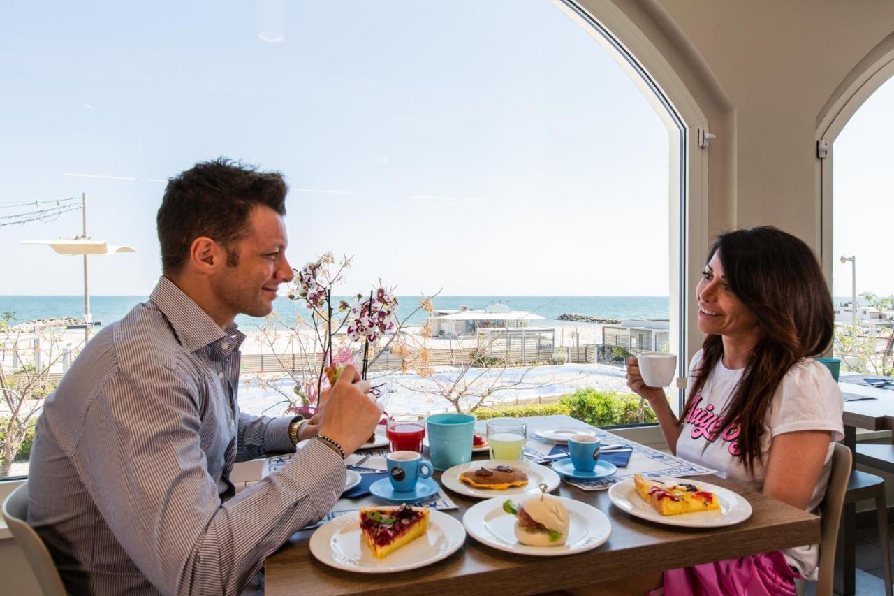 Hotel Alexandra - Beach Front - Healthy Xxl Breakfast & Brunch Until 12 30 - Parking Included ميسانو ادرياتيكو المظهر الخارجي الصورة