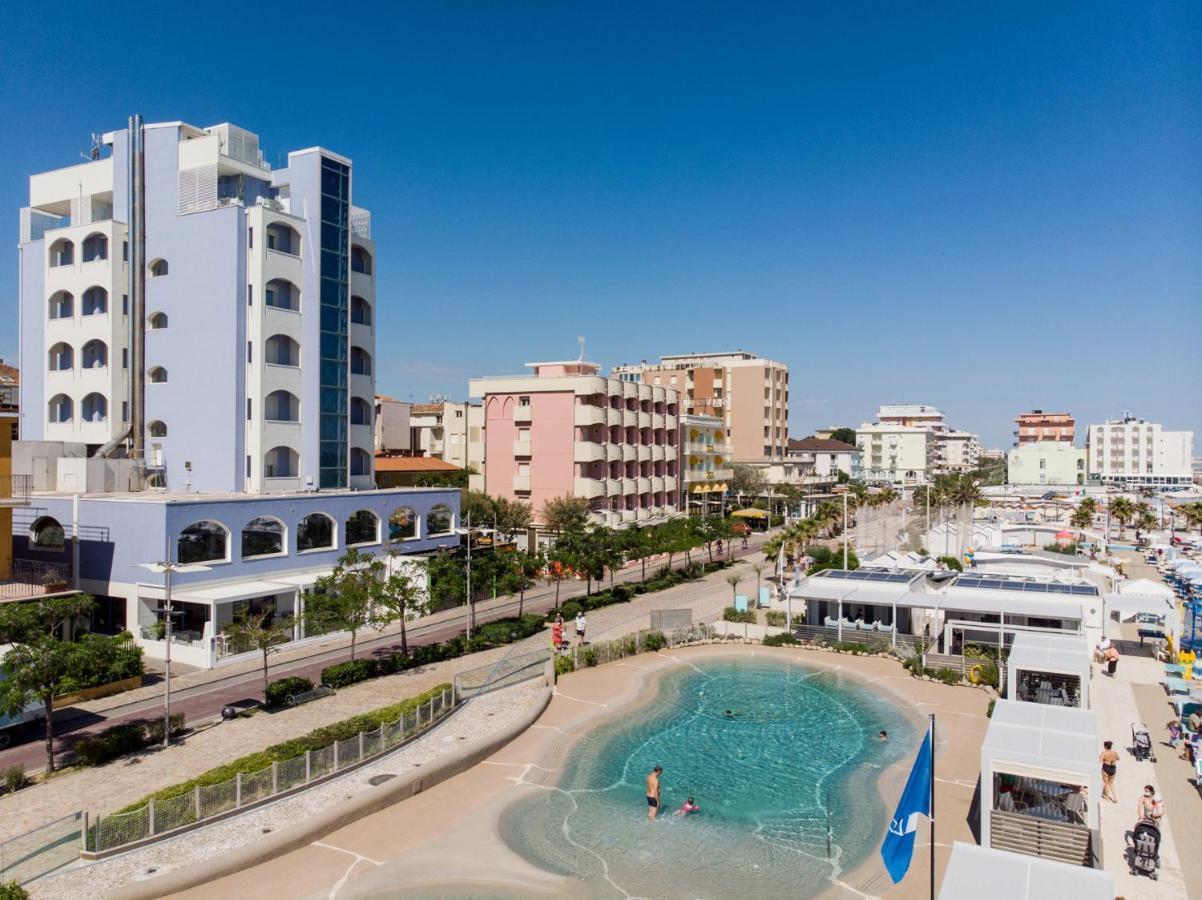 Hotel Alexandra - Beach Front - Healthy Xxl Breakfast & Brunch Until 12 30 - Parking Included ميسانو ادرياتيكو المظهر الخارجي الصورة