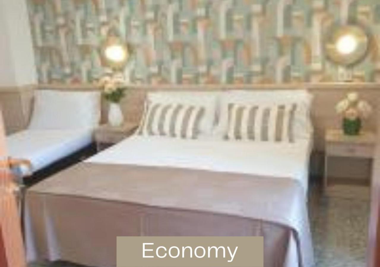 Hotel Alexandra - Beach Front - Healthy Xxl Breakfast & Brunch Until 12 30 - Parking Included ميسانو ادرياتيكو المظهر الخارجي الصورة